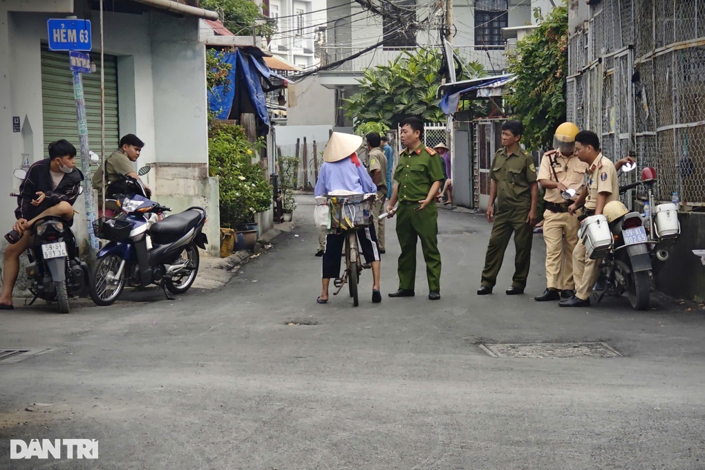 Vợ chồng trẻ ngạt khói tử vong trong vụ cháy nhà trọ ở TPHCM - 1