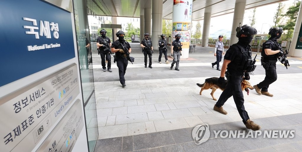 Hơn 100 cơ quan công quyền Hàn Quốc bị đe dọa đánh bom - 1