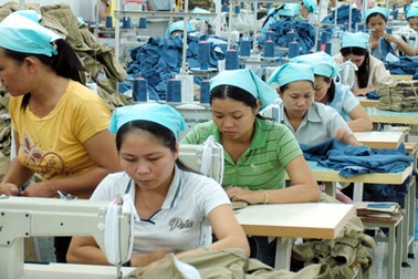 Thảm cảnh nợ lương: Xoay trần kiếm sống