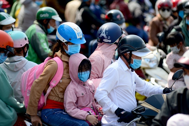 Kẹt xe kinh hoàng kéo dài hơn 2km tuyến đường phà Cát Lái - Nhơn Trạch - 9 Kẹt xe kinh hoàng kéo dài hơn 2km tuyến đường phà Cát Lái - Nhơn Trạch - 9