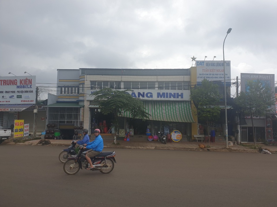Tạm giữ hình sự một cán bộ thuế nghi nhận tiền của doanh nghiệp - 2 Tạm giữ hình sự một cán bộ thuế nghi nhận tiền của doanh nghiệp - 2