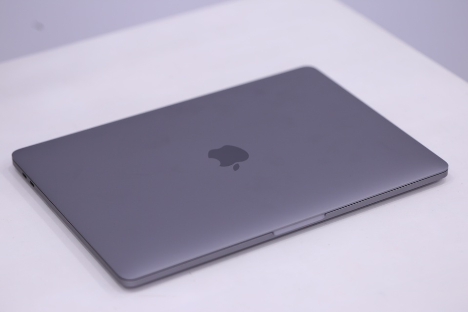 Macbook Pro 2020 đầu tiên về Việt Nam, giá từ 41,9 triệu - 2 Macbook Pro 2020 đầu tiên về Việt Nam, giá từ 41,9 triệu - 2