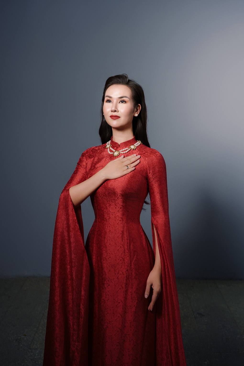 Vo Ha Tram: Marido indiano cuida das tarefas domésticas, se emociona quando canto sobre tempestades e enchentes - 2 Võ Hạ Trâm: Chồng Ấn Độ gánh việc nhà, xúc động khi tôi hát về bão lũ - 2