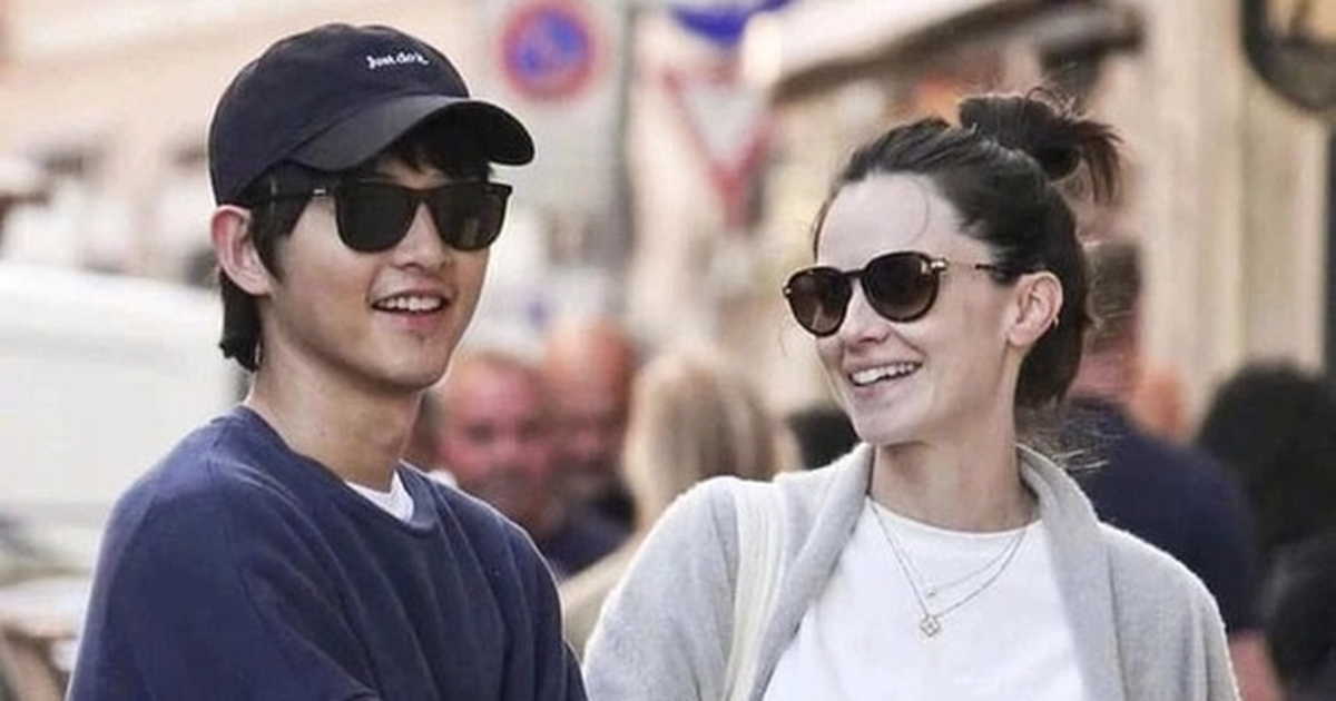 Song Joong Ki nói về quý tử "đẹp tới mức muốn phát điên"