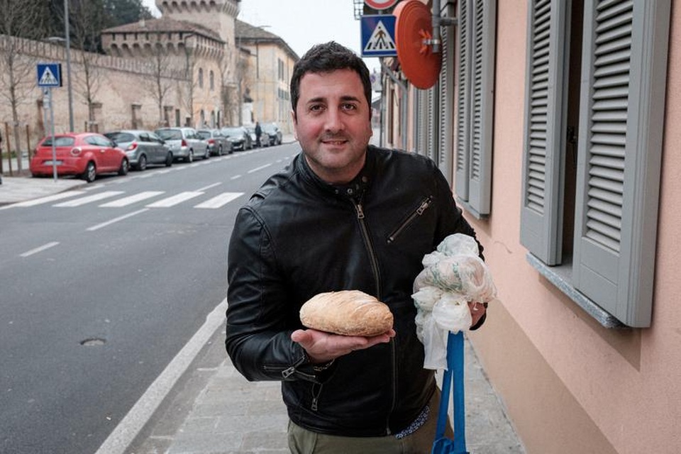 Hành động đẹp “thắp sáng” những ngày dịch Covid-19 - 10