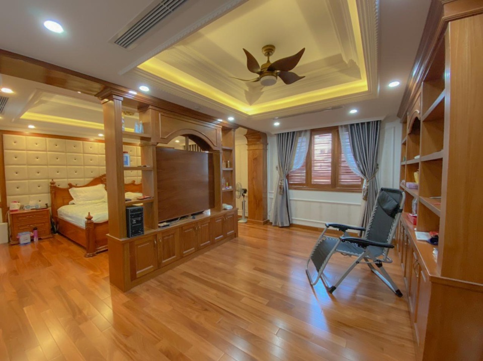 Biệt thự lộng lẫy ẩn giấu cả vườn cây xanh mát giữa lòng Sài Gòn - 9