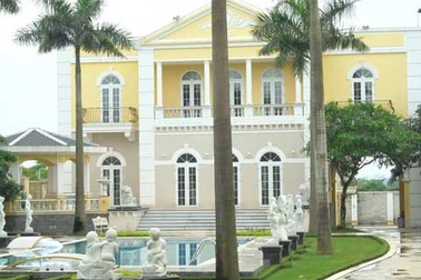 Lâu đài châu Âu tuyệt đẹp giữa nông thôn Hà Nội