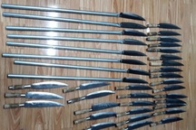 Điều tra 2 thanh niên đặt hàng 38 dao phóng lợn