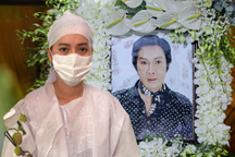 Con gái lần đầu xuất hiện trong tang lễ "ông hoàng cải lương" Vũ Linh