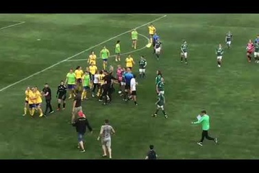 Nữ cầu thủ hỗn chiến, lao vào giật tóc, đấm đá túi bụi