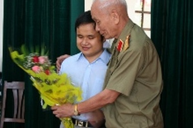 Trao học bổng “Vòng tay đồng đội” lần 1 tại TPHCM 