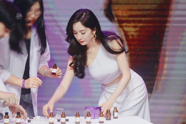 Khó rời mắt khỏi dáng vóc nóng bỏng của Dương Mịch