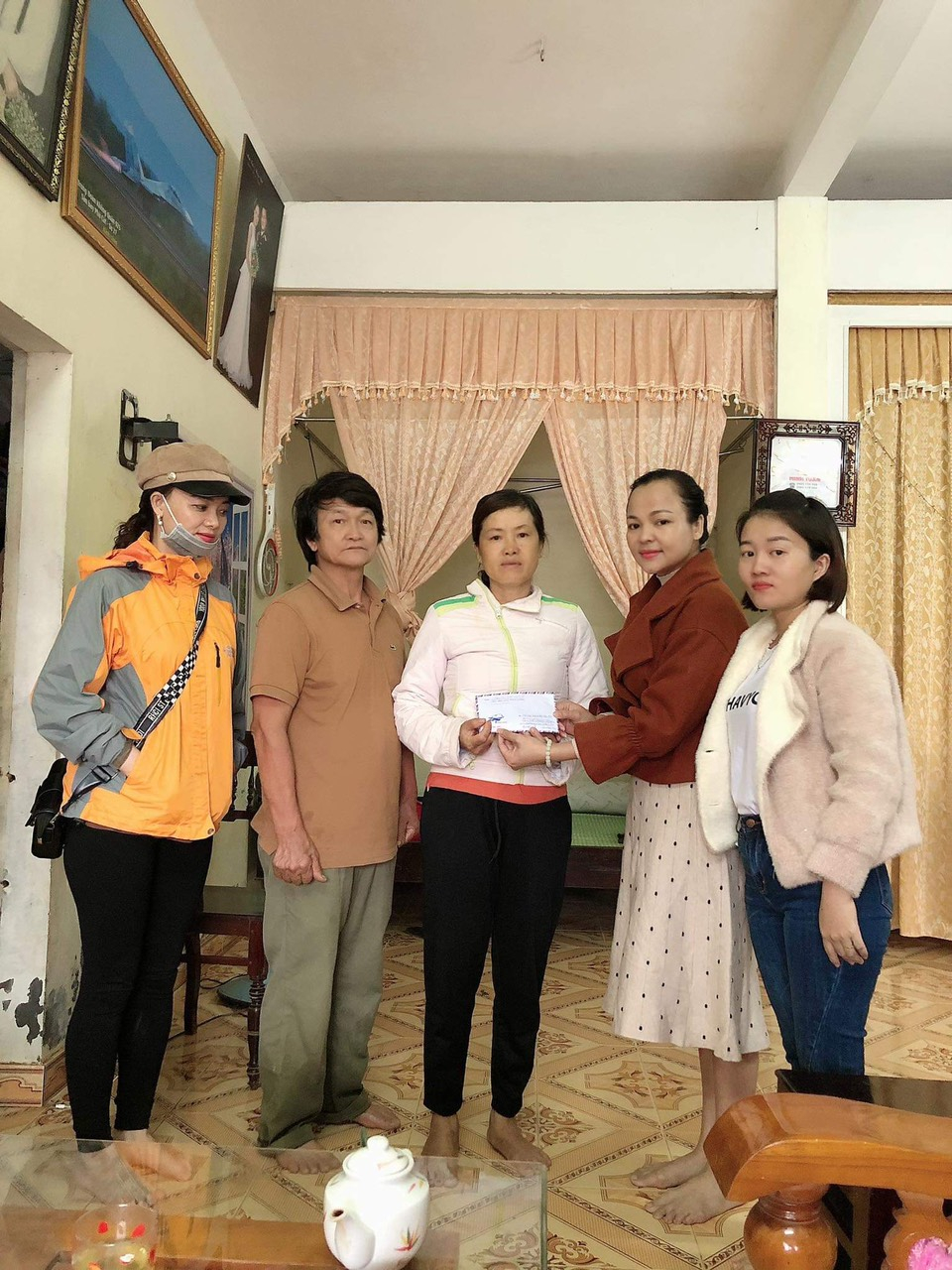 Công ty TNHH DV TM Hà Vy phát động quyên góp ủng hộ đồng bào miền Trung bị lũ lụt - 5 Công ty TNHH DV TM Hà Vy phát động quyên góp ủng hộ đồng bào miền Trung bị lũ lụt - 5