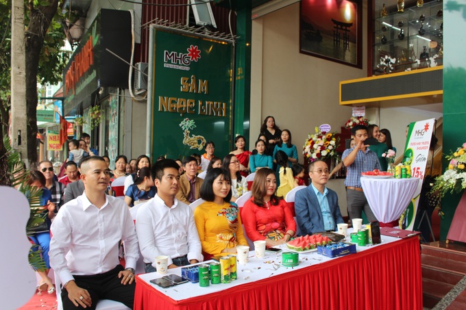 Tưng bừng Khai trương chi nhánh Trưng bày và giới thiệu sản phẩm sâm Ngọc Linh tại TP. Ninh Bình - Ảnh 3. Tưng bừng Khai trương chi nhánh Trưng bày và giới thiệu sản phẩm sâm Ngọc Linh tại TP. Ninh Bình - Ảnh 3.