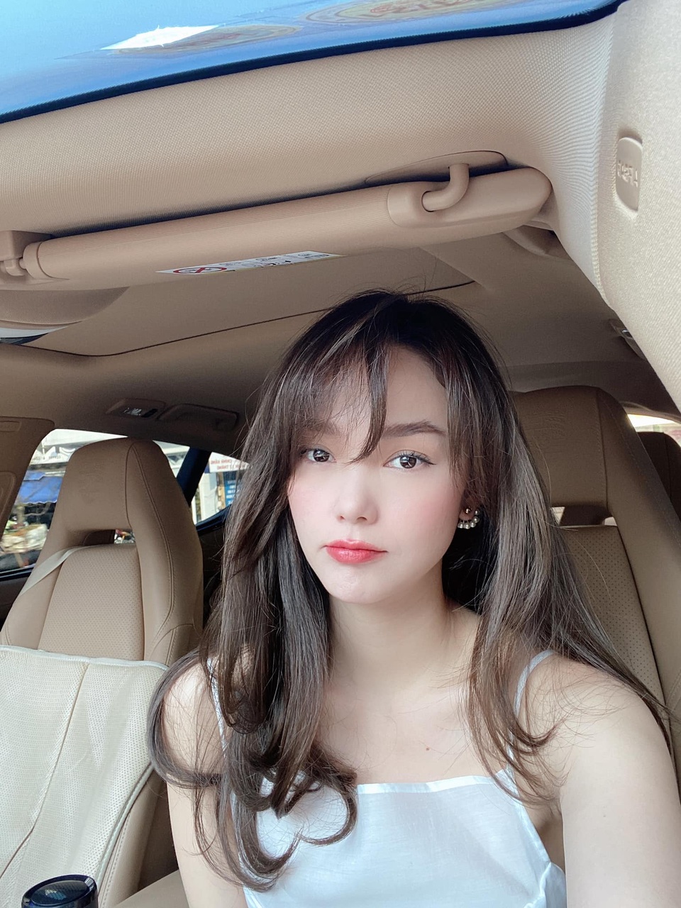 Minh Hằng khoe body bốc lửa trên bãi biển cùng Khả Ngân - 4 Minh Hằng khoe body bốc lửa trên bãi biển cùng Khả Ngân - 4
