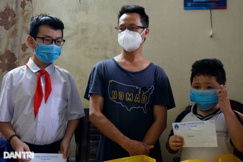 Trẻ mồ côi do Covid-19: Bố mất rồi, gánh nặng đè lên vai mẹ! - 4 Trẻ mồ côi do Covid-19: Bố mất rồi, gánh nặng đè lên vai mẹ! - 4