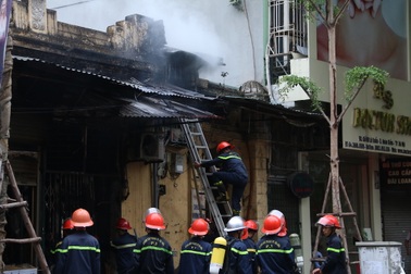 Hà Nội: Lửa thiêu rụi căn phòng nhỏ của con trai cố nhạc sĩ Văn Cao