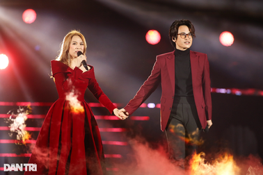 Mỹ Tâm bùng nổ trước 30.000 khán giả trong liveshow cá nhân ở Hà Nội