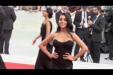 Georgina Rodriguez khoe ngực đầy đặn