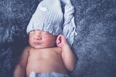 Khoảnh khắc ngộ nghĩnh quý tử nhà Lý Hải tròn 10 ngày tuổi