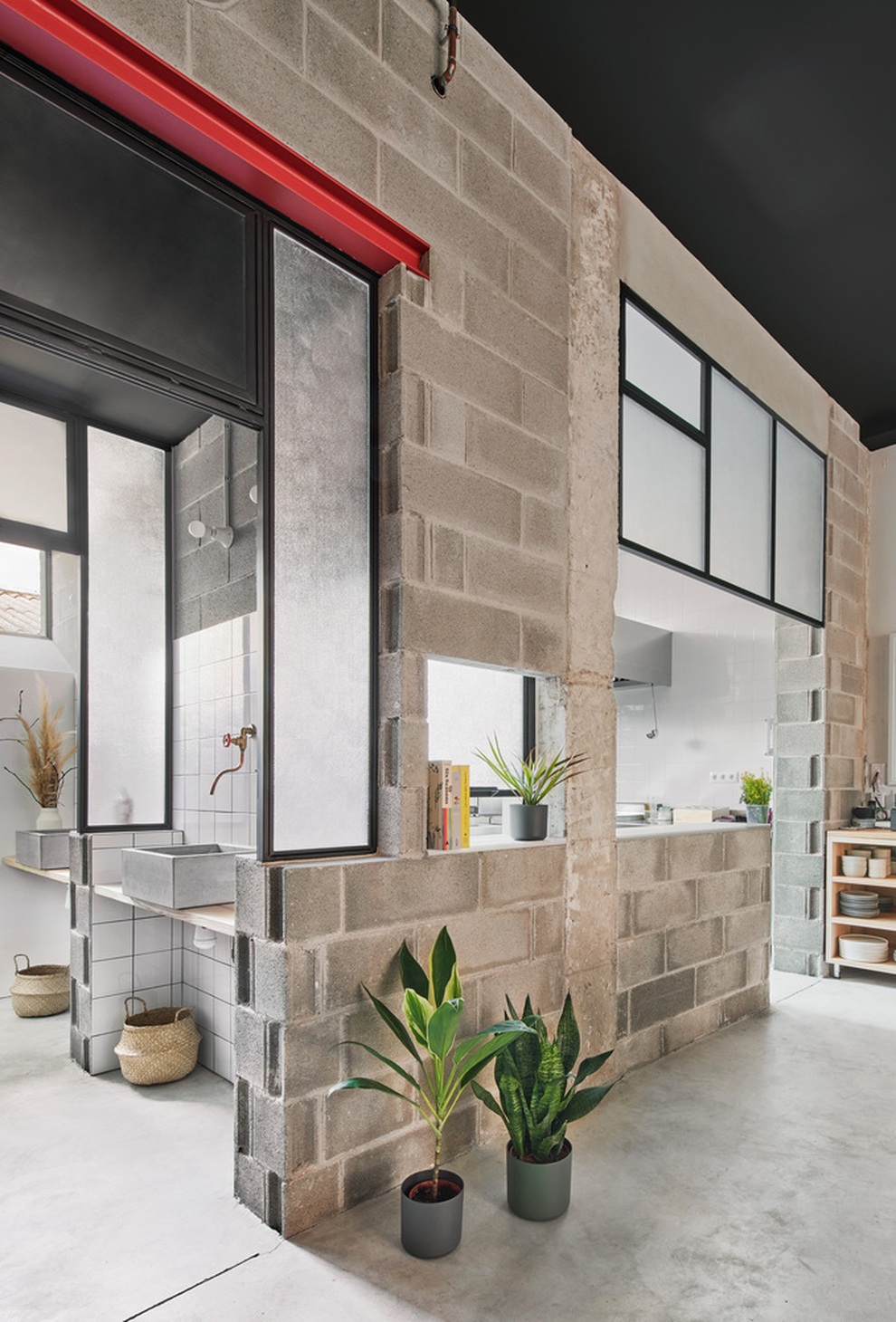 Tuyệt chiêu lấy sáng của quán cà phê cải tạo từ văn phòng cũ - 10 Tuyệt chiêu lấy sáng của quán cà phê cải tạo từ văn phòng cũ - 10