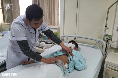 Hai anh em ruột mắc bệnh hiếm gặp, khẩn cầu cơ hội được tái sinh