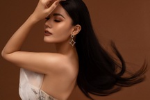 Hoa hậu Kim Nguyên khoe dáng gợi cảm