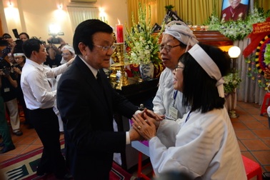 Chủ tịch nước Trương Tấn Sang viếng GS - TS Trần Văn Khê