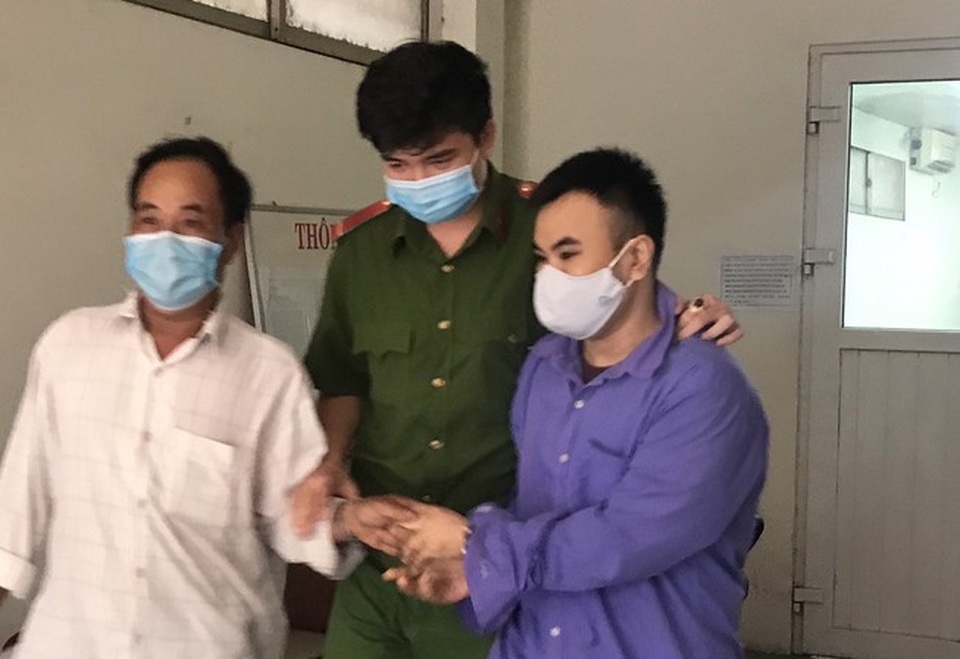 Đi khai sinh cho cháu thì lộ ra vụ án hiếp dâm - 1 Đi khai sinh cho cháu thì lộ ra vụ án hiếp dâm - 1