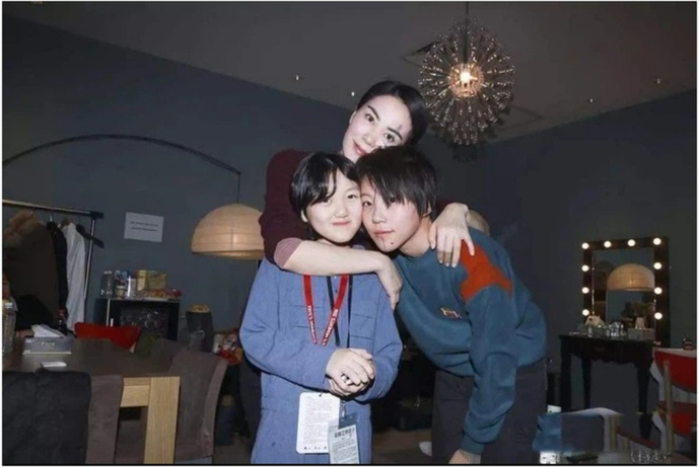 Con gái 16 tuổi của Vương Phi: Tiểu thư ngậm thìa vàng, ngày càng xinh đẹp - 3 Con gái 16 tuổi của Vương Phi: Tiểu thư ngậm thìa vàng, ngày càng xinh đẹp - 3