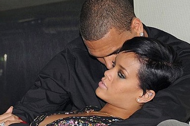 Chris Brown thừa nhận vẫn còn yêu Rihanna