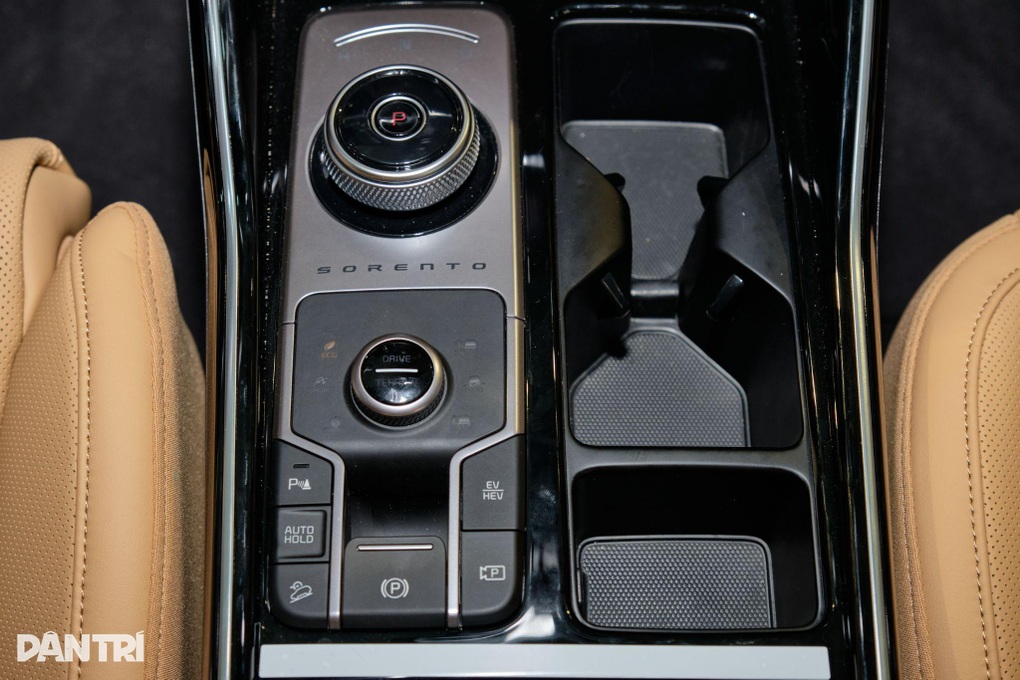 Ngoài ăn xăng như ngửi, Kia Sorento PHEV có gì khi đắt gần bằng GLC 200 - 22 Ngoài ăn xăng như ngửi, Kia Sorento PHEV có gì khi đắt gần bằng GLC 200 - 22