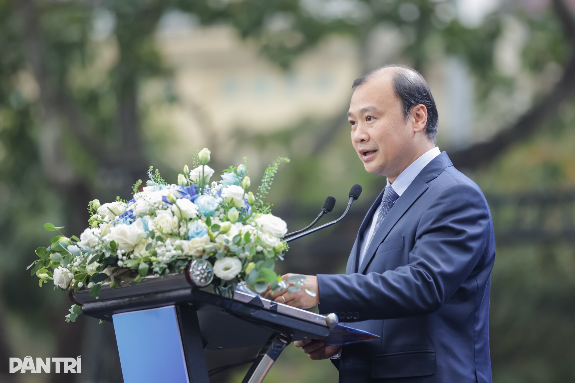 NSND Xuân Bắc làm chủ hôn cho 80 cặp đôi cưới chung ở phố đi bộ Hồ Gươm - 3 NSND Xuân Bắc làm chủ hôn cho 80 cặp đôi cưới chung ở phố đi bộ Hồ Gươm - 3