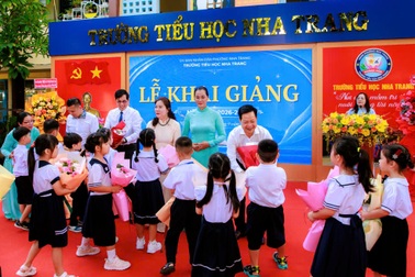 "Siêu trường" hơn 10.500 học sinh bố trí 13 hiệu phó, giáo viên thế nào?