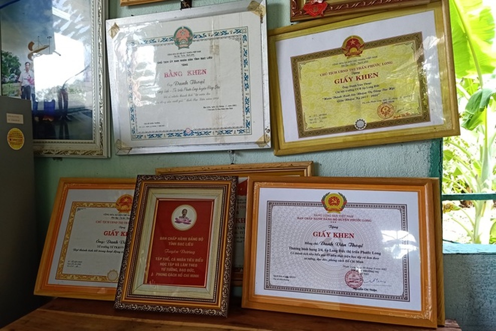 Chuyện về thương binh dành tiền vá đường, trồng hoa để làm đẹp xóm làng - 6 Chuyện về thương binh dành tiền vá đường, trồng hoa để làm đẹp xóm làng - 6