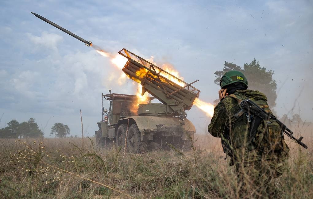 Nga tung hỏa lực đốt nóng vùng Kursk, nói Ukraine mất hơn 24.000 quân - 1