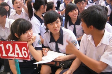 Cử nhân thất nghiệp, học sinh vẫn ào ào vào đại học