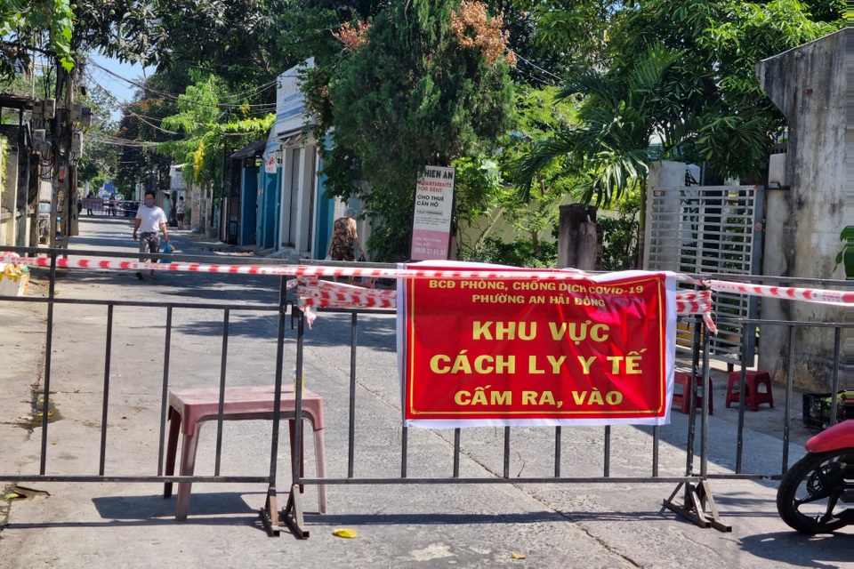 Đà Nẵng: 7 ca dương tính mới, con gái người bán cơm gà lây SARS-CoV-2 từ bố - 1 Đà Nẵng: 7 ca dương tính mới, con gái người bán cơm gà lây SARS-CoV-2 từ bố - 1