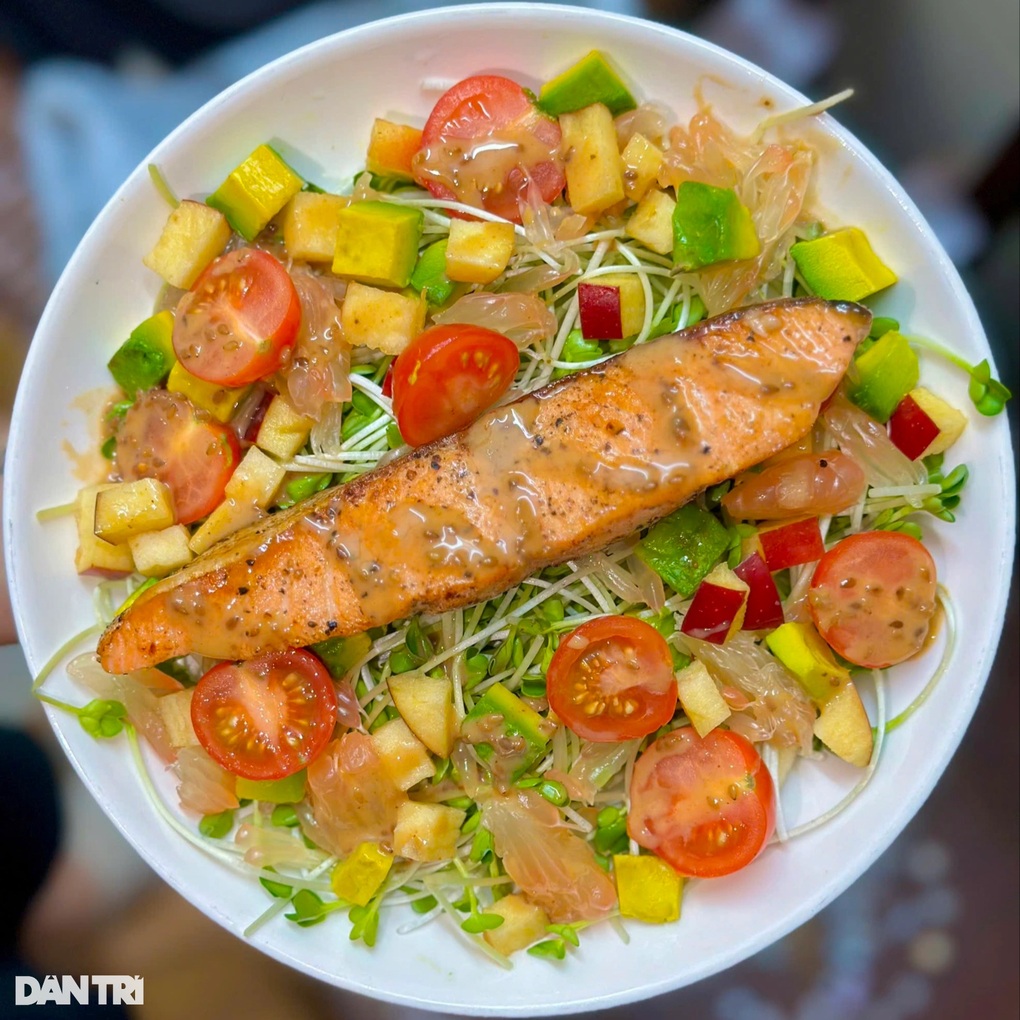 Giải ngấy mâm cơm ngày Tết với món salad cá hồi tươi mát, dễ làm - 1 Giải ngấy mâm cơm ngày Tết với món salad cá hồi tươi mát, dễ làm - 1