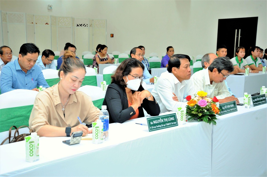 Gần 60 triệu chiến binh ong mắt đỏ phòng trị sâu đầu đen - 5 Gần 60 triệu chiến binh ong mắt đỏ phòng trị sâu đầu đen - 5