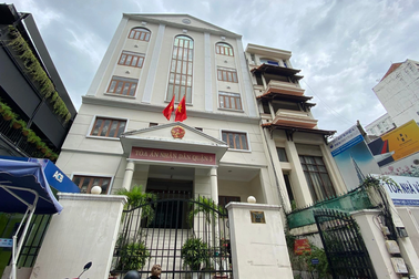 Phó hiệu trưởng kiện trường: "Tôi bị đuổi trước mặt giáo viên, học sinh"