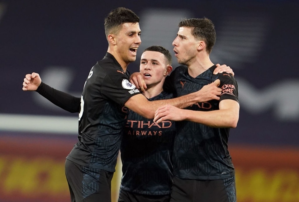 Đánh bại Everton, Man City hơn Man Utd 10 điểm - 1