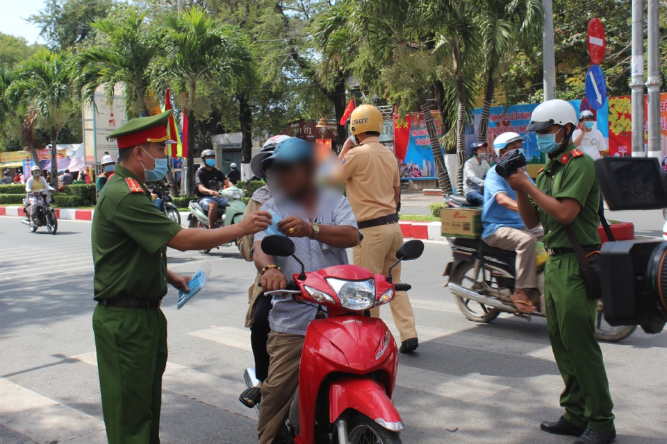 Sóc Trăng: 45 trường hợp F1 có kết quả âm tính SARS-CoV-2 lần 2 - 1 Sóc Trăng: 45 trường hợp F1 có kết quả âm tính SARS-CoV-2 lần 2 - 1