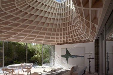 “Ngược đời” ngôi nhà phố lộn ngược xuống lòng đất!