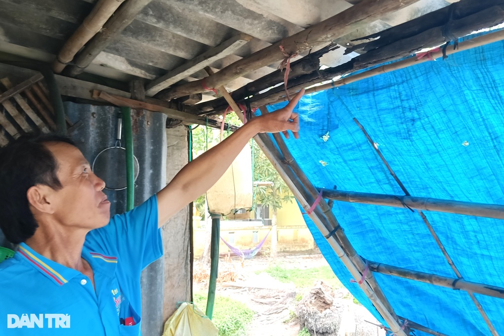 Vợ bệnh nặng, nhà sắp sập, người đàn ông nghèo không biết bấu víu vào đâu - 3 Vợ bệnh nặng, nhà sắp sập, người đàn ông nghèo không biết bấu víu vào đâu - 3