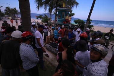 Đột tử khi đang nằm trên xe máy 