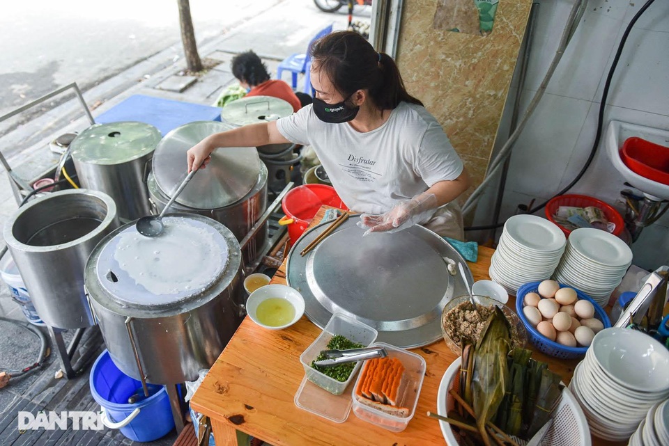 Lạ lùng bánh cuốn chan nước canh Lạ lùng bánh cuốn chan nước canh
