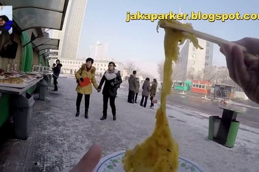 Xem những món ăn đường phố bày bán ở Triều Tiên