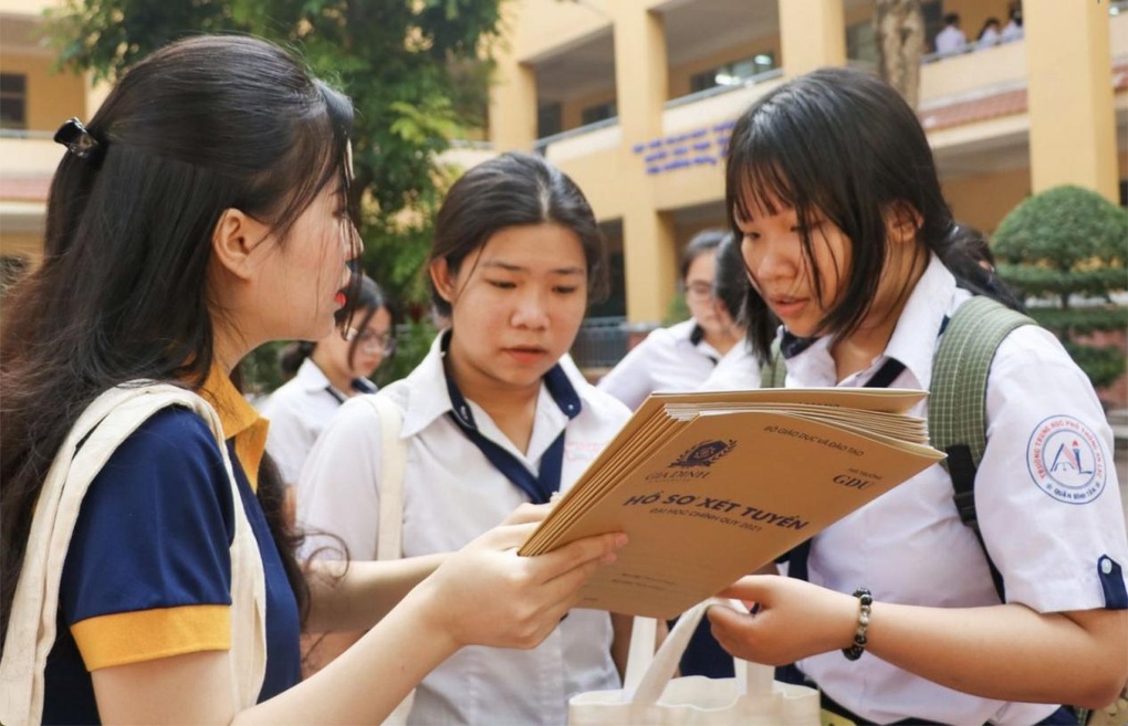 Kết quả lọc ảo lần 1: Điểm chuẩn trường top đầu giảm, top dưới tăng mạnh - 1 Kết quả lọc ảo lần 1: Điểm chuẩn trường top đầu giảm, top dưới tăng mạnh - 1