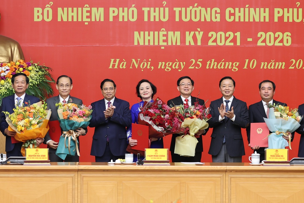 ۲ معاون نخست وزیر جدید و ۳ وزیر احکام انتصاب دریافت کردند - ۱ 2 tân Phó Thủ tướng và 3 Bộ trưởng nhận quyết định bổ nhiệm - 1
